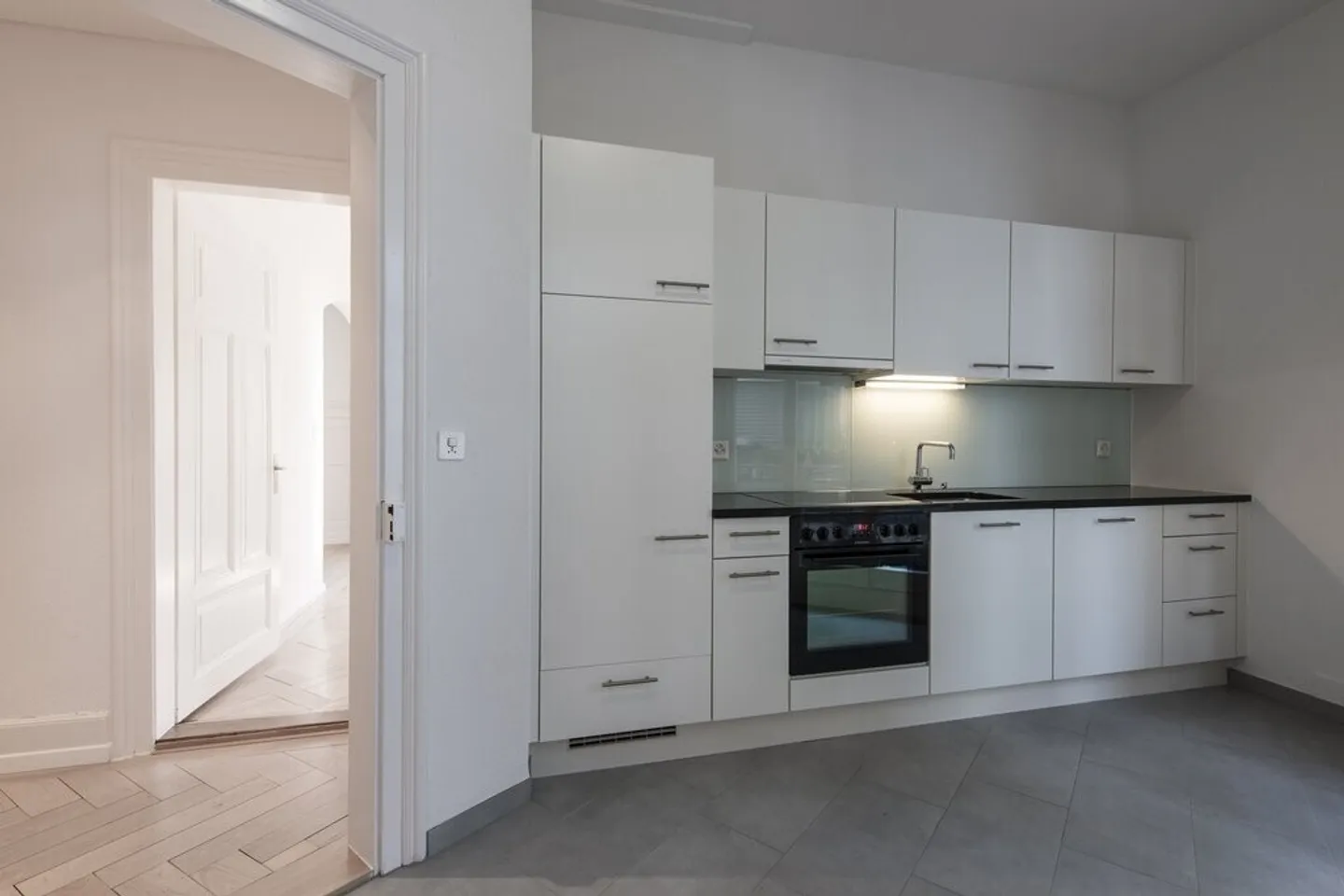 Belle appartement ancien au cœur d'Oerlikon - Photo 3 sur 9