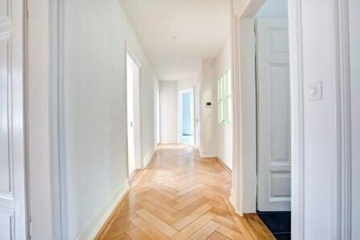 Belle appartement ancien au cœur d'Oerlikon - Photo 5 sur 9