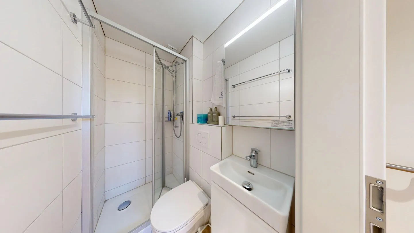 Résidence principale ou de vacances confortable avec galerie et vue sur le lac - Photo 19 sur 23