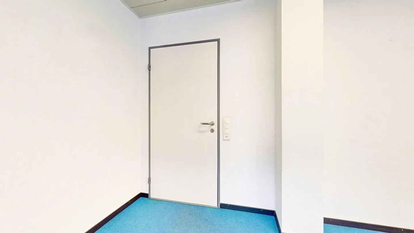 Spazio studio/ufficio ottimamente collegato con elevato passaggio pedonale - Foto 4 di 11