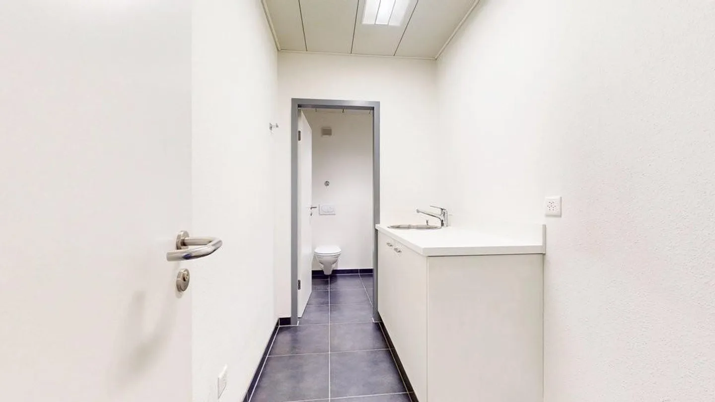 Spazio studio/ufficio ottimamente collegato con elevato passaggio pedonale - Foto 9 di 11