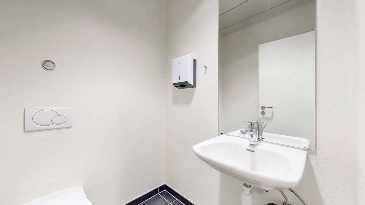 Spazio studio/ufficio ottimamente collegato con elevato passaggio pedonale - Foto 10 di 11