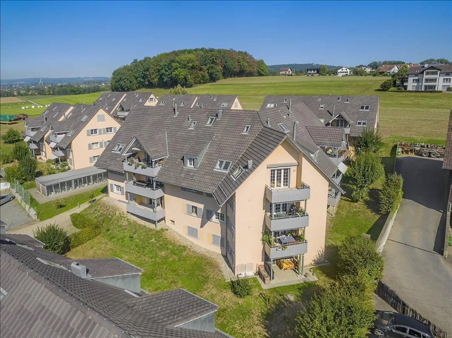 Geräumige Familienwohnung im Grünen - Foto 1 von 8