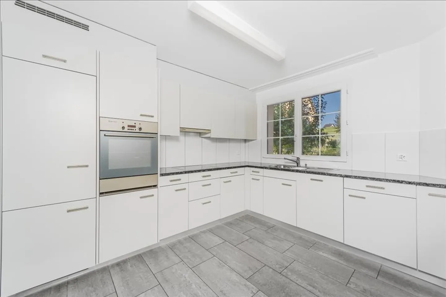Geräumige Familienwohnung im Grünen - Foto 3 von 8