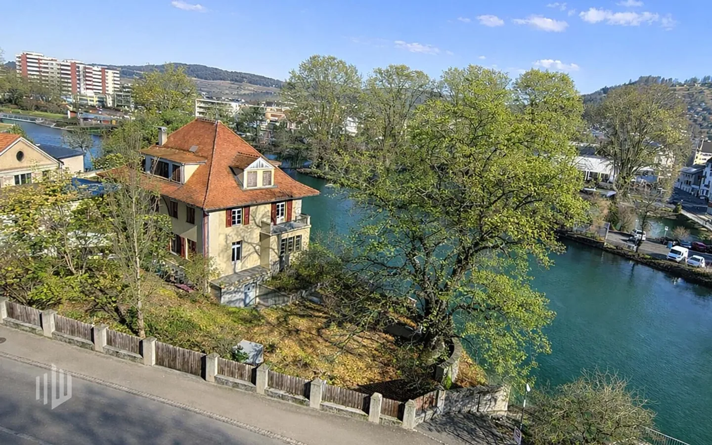 ImmoWyss - Former Director's Villa "Zur Schützenlinde" on the Aare - Photo 2 of 13
