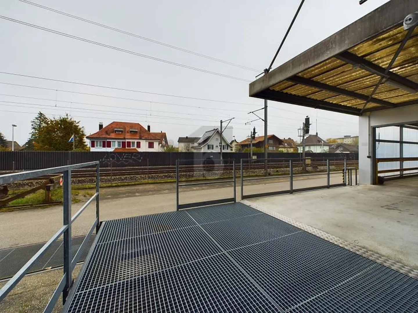 MAGAZZINO A SCAFFALATURE ALTE IN POSIZIONE IDEALE - Foto 5 di 6