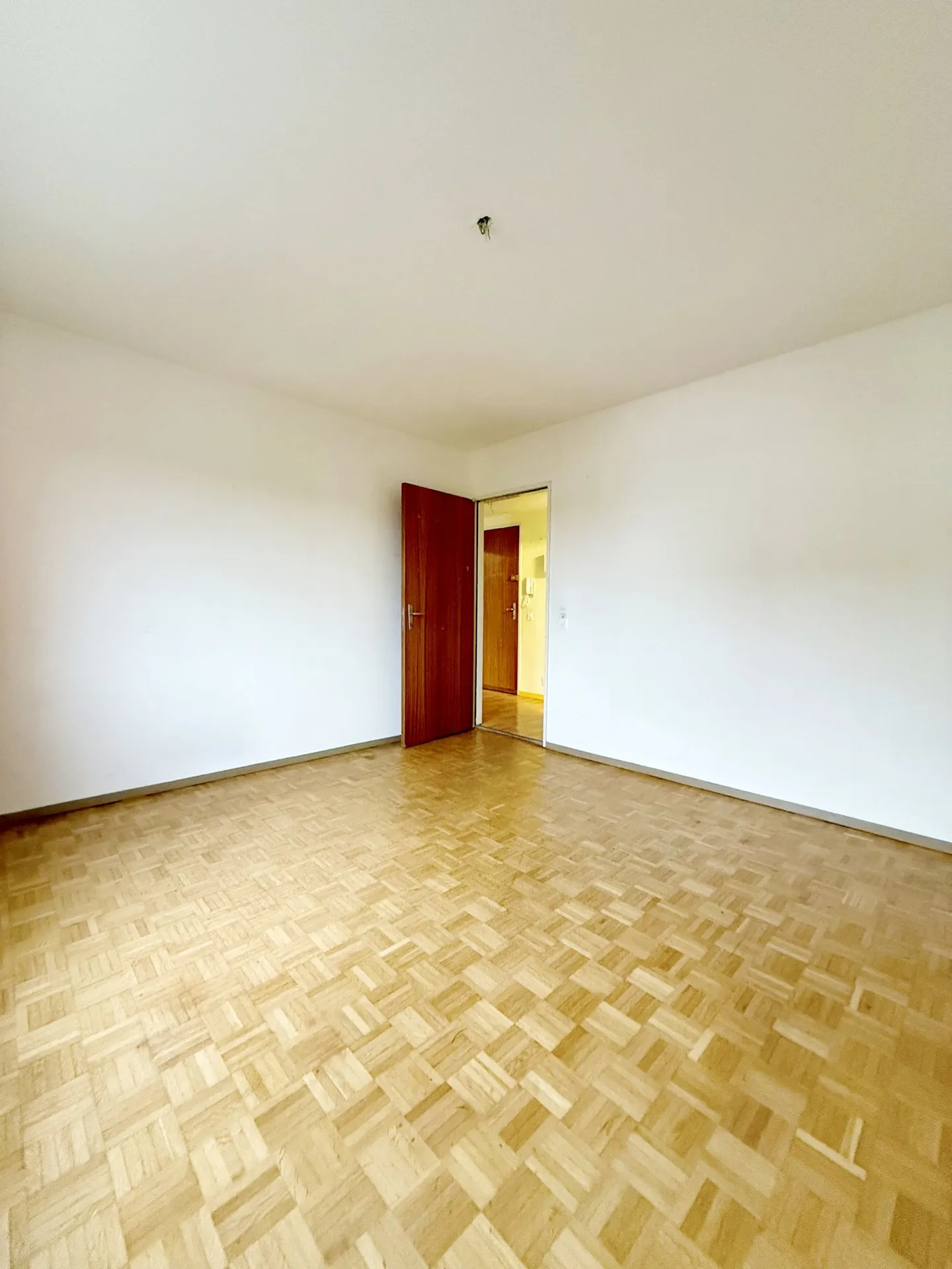 Renovation object with potential - 2-room apartment in Basel-Nord - Photo 7 of 19