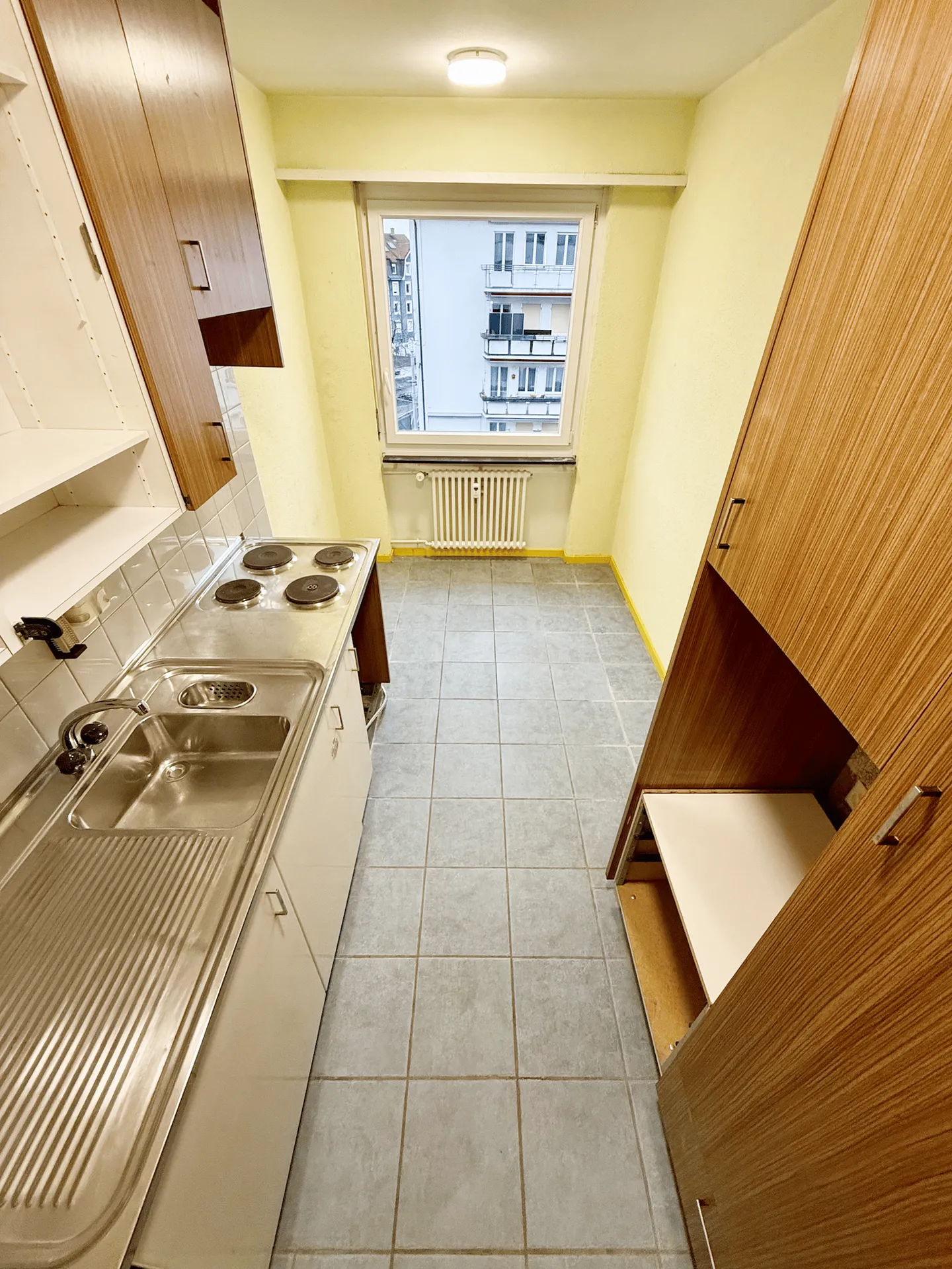 Renovation object with potential - 2-room apartment in Basel-Nord - Photo 9 of 19