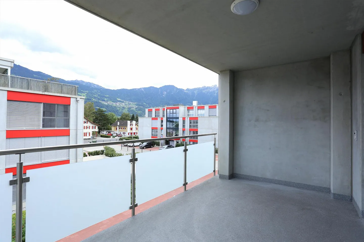 Stylish living in the center - Photo 6 of 7