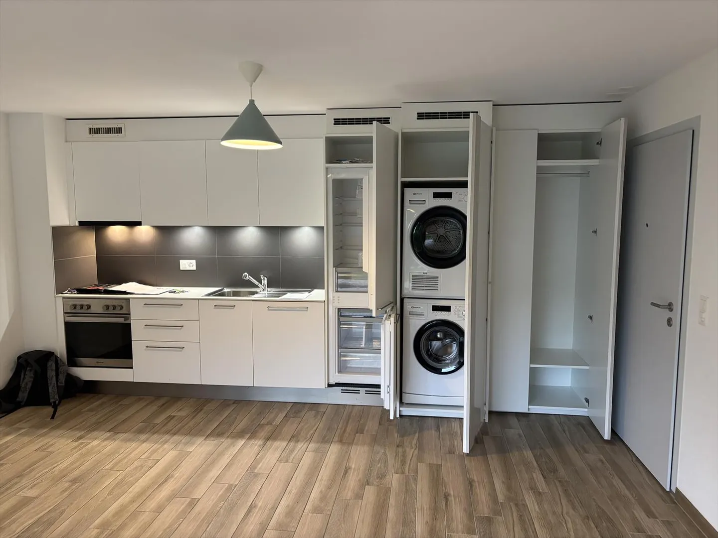 2.5 Room Apartment - Photo 3 of 9