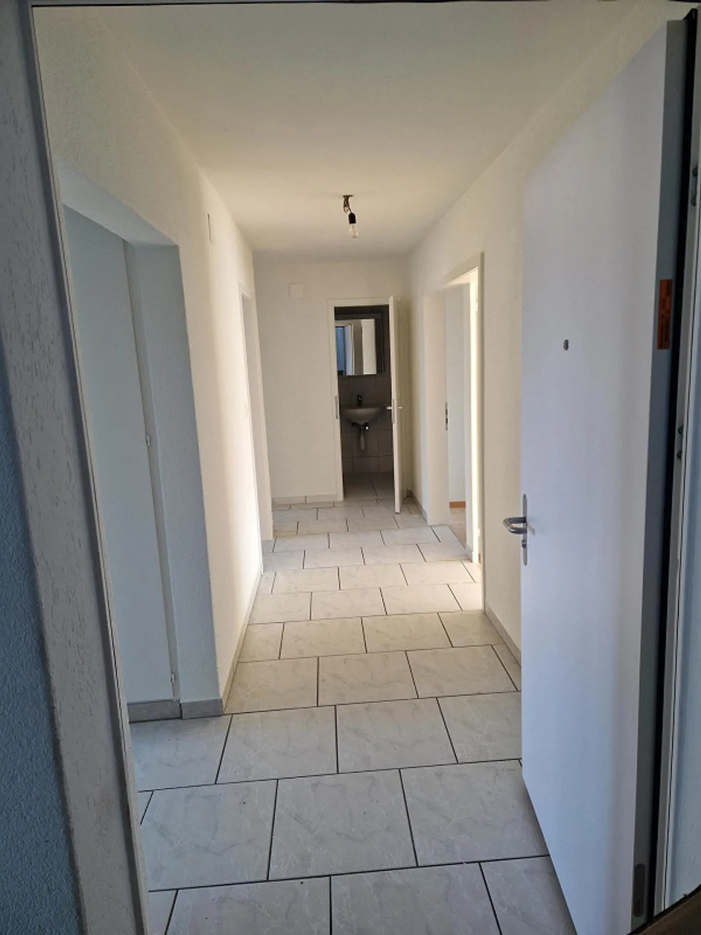 Luminoso appartamento di 4,5 stanze in una buona posizione a 8953 Dietikon - Foto 7 di 13