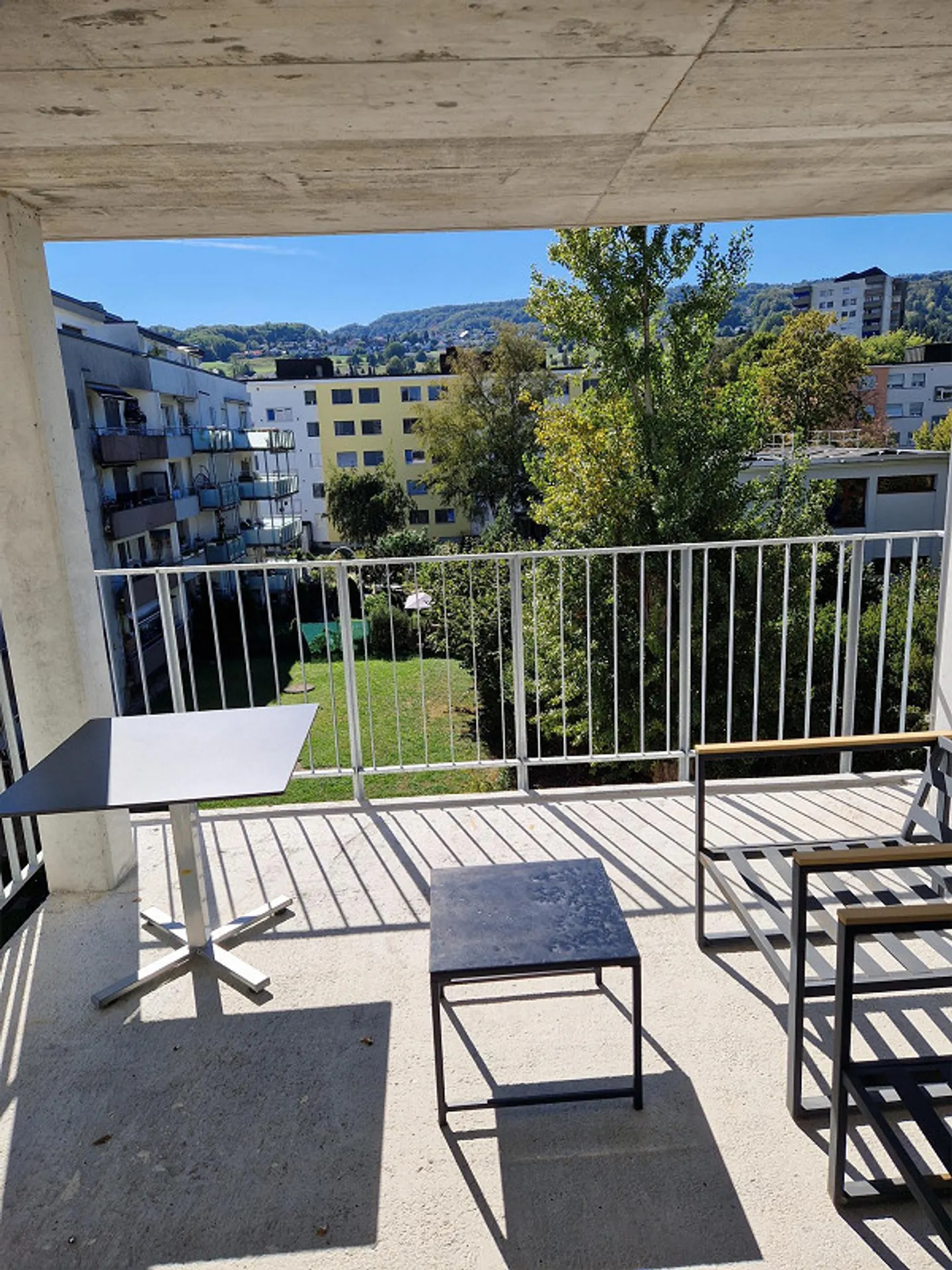 Luminoso appartamento di 4,5 stanze in una buona posizione a 8953 Dietikon - Foto 1 di 13