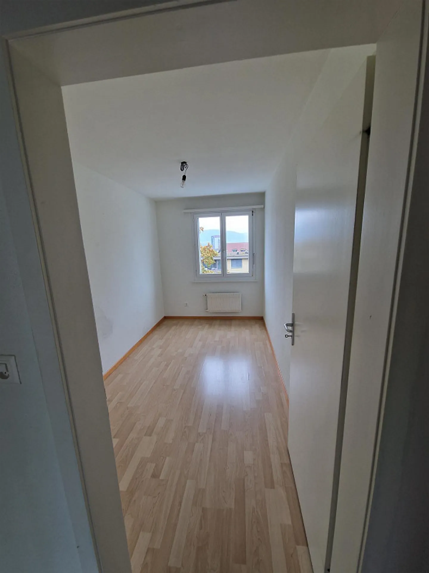 Luminoso appartamento di 4,5 stanze in una buona posizione a 8953 Dietikon - Foto 10 di 13