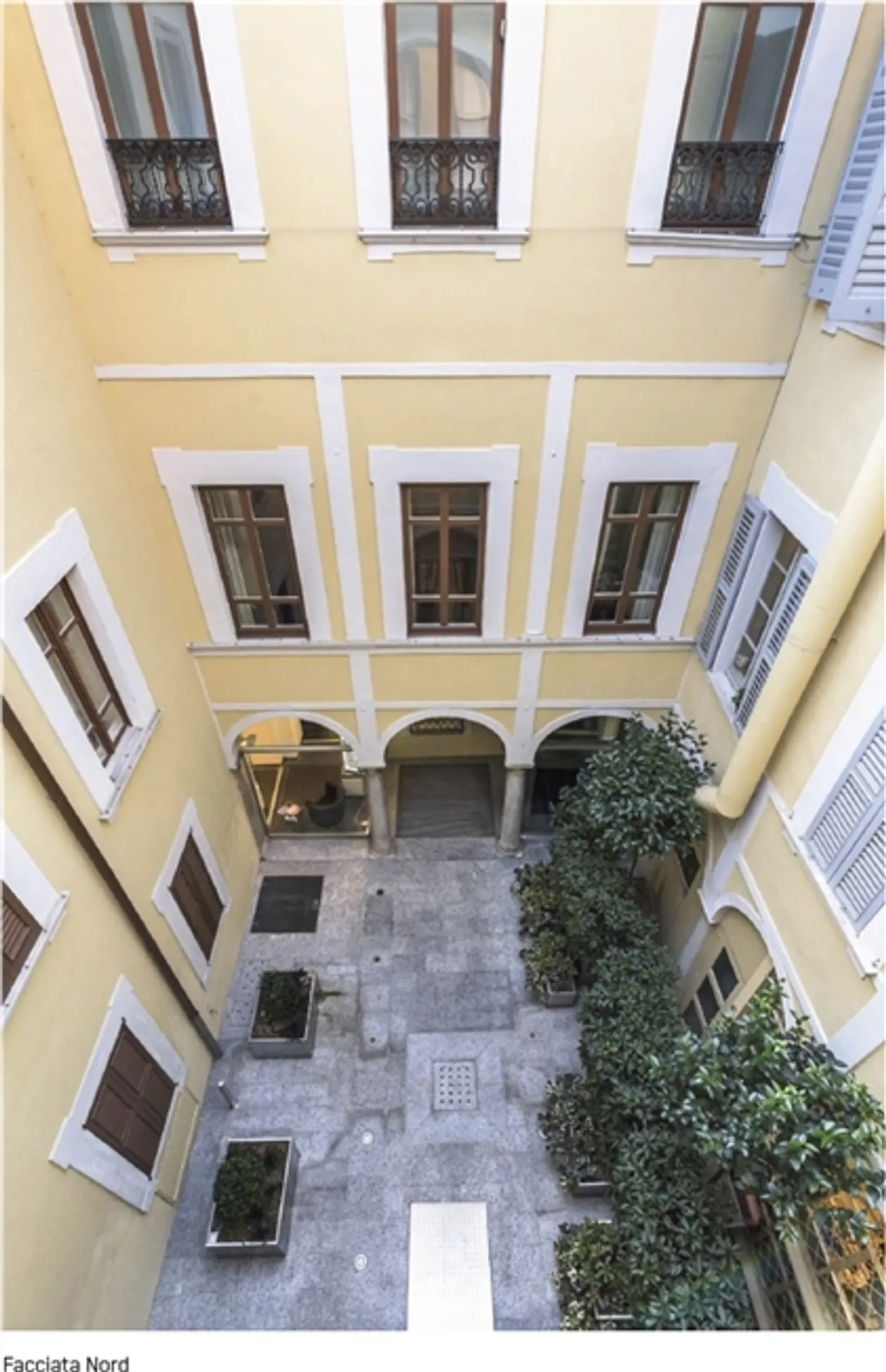 Lugano, Piazza Riforma Prestigious Historical Building - Photo 8 of 10