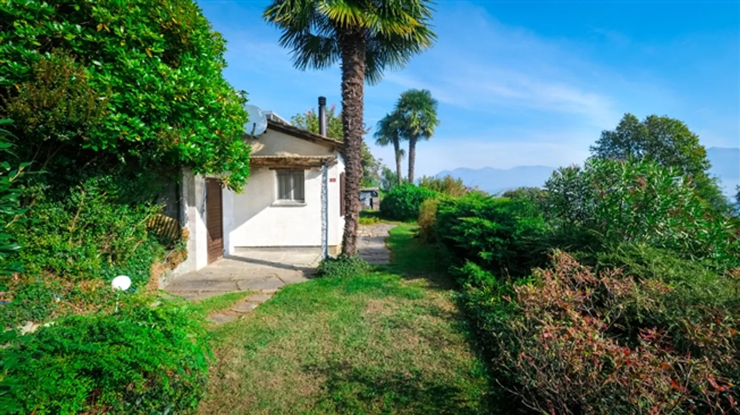 Vernate - Bellissimo terreno edificabile con vista aperta e parziale sul lago - Foto 10 di 12