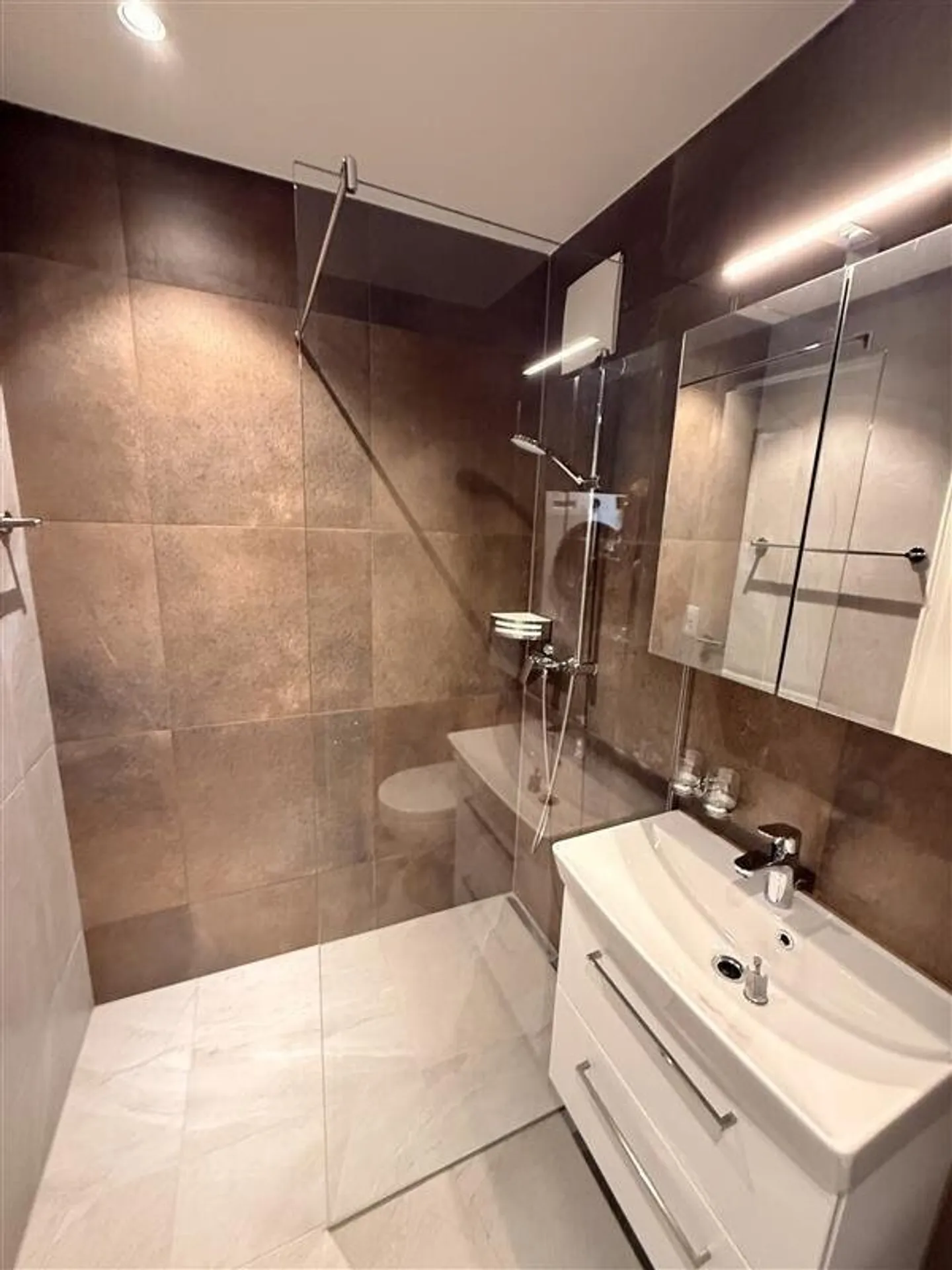 Moderne 2.5-Zimmerwohnung - Foto 3 von 6