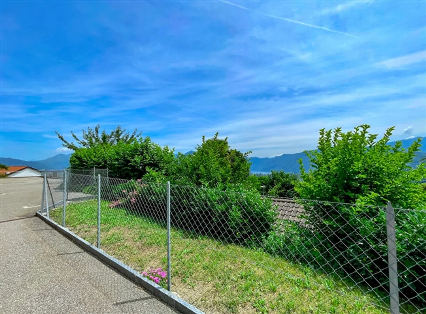 Vernate - Bellissimo terreno edificabile con vista aperta e parziale sul lago - Foto 11 di 12