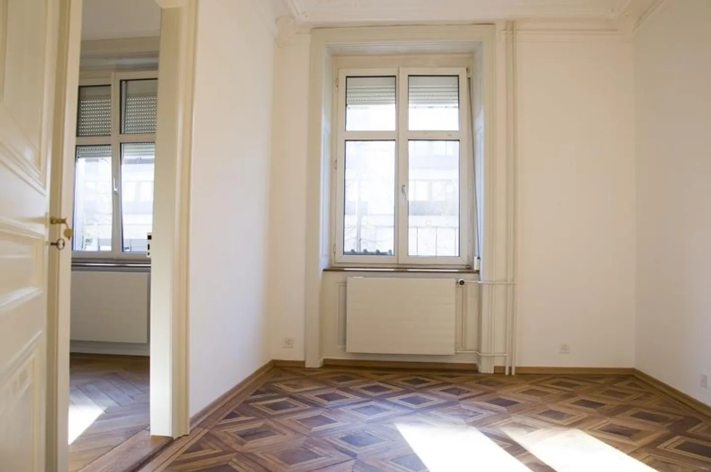 Charming old-style apartment with balcony - Photo 4 of 11