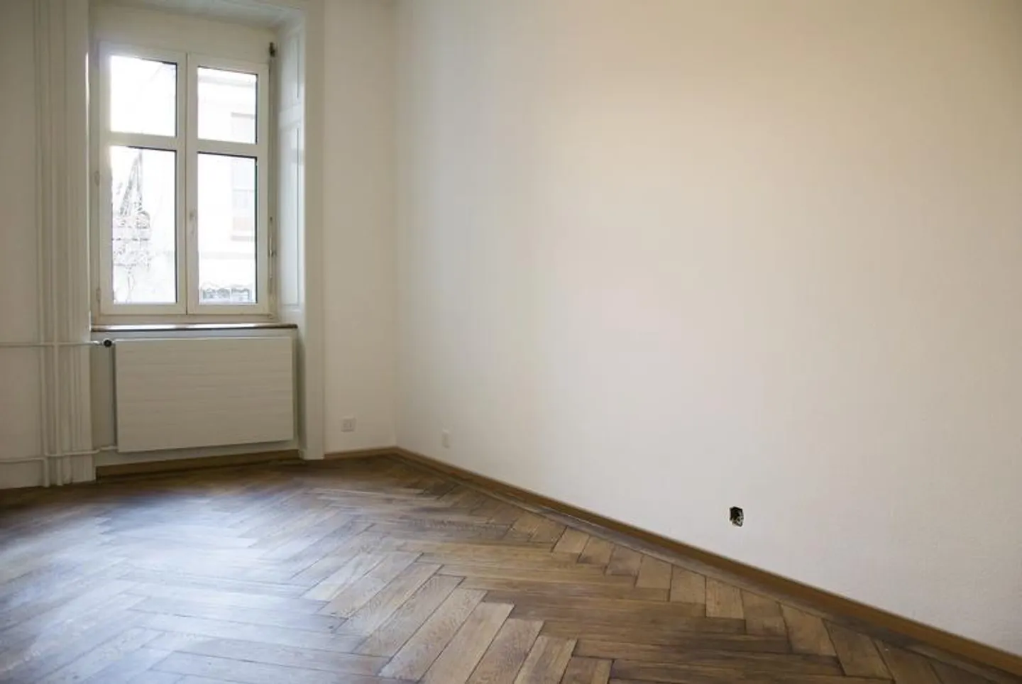 Charming old-style apartment with balcony - Photo 5 of 11