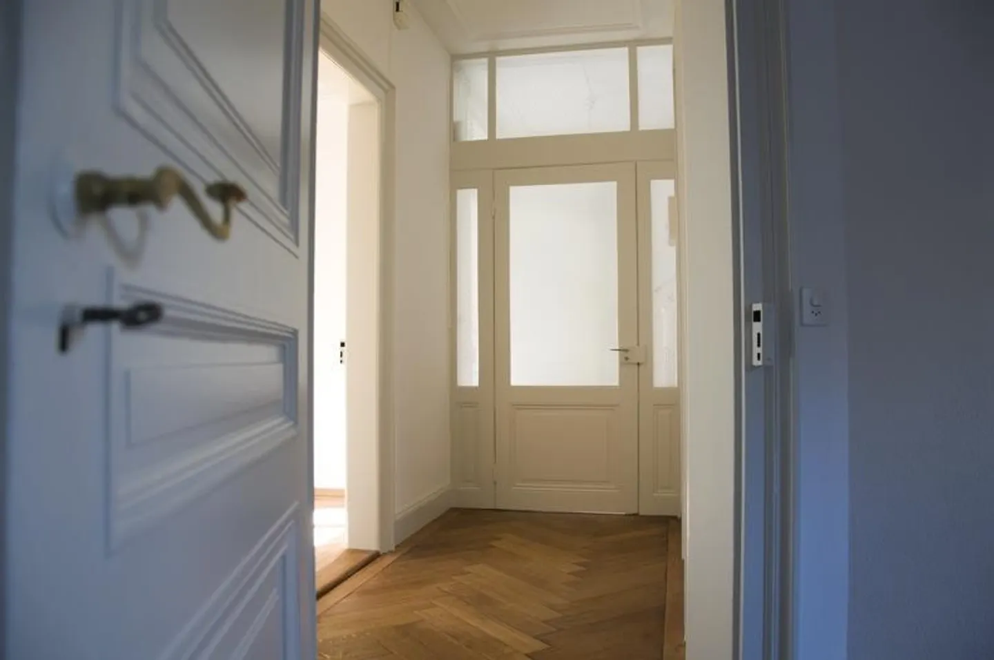 Charming old-style apartment with balcony - Photo 2 of 11
