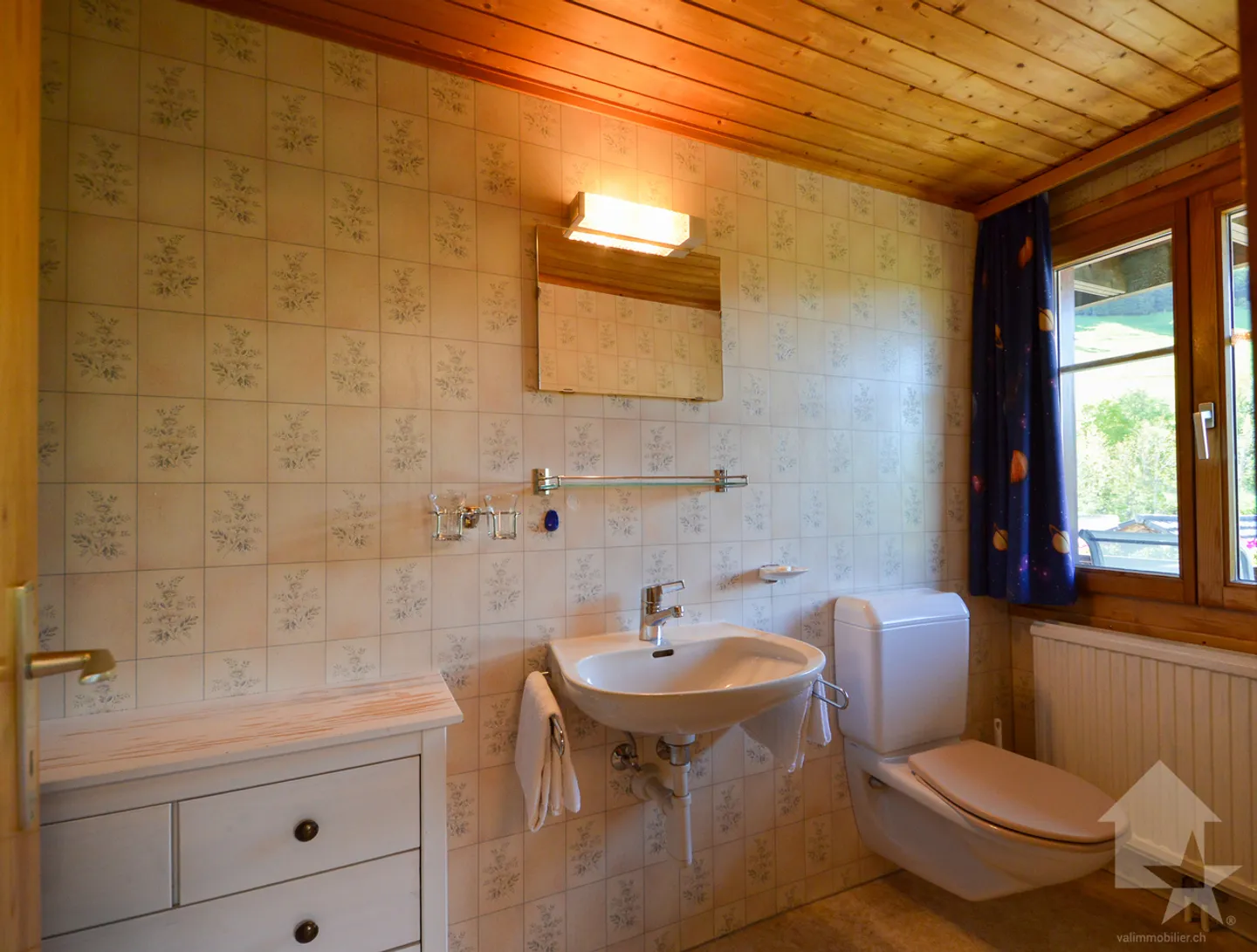 Perfectly maintained residential building for flexible use - Photo 8 of 13