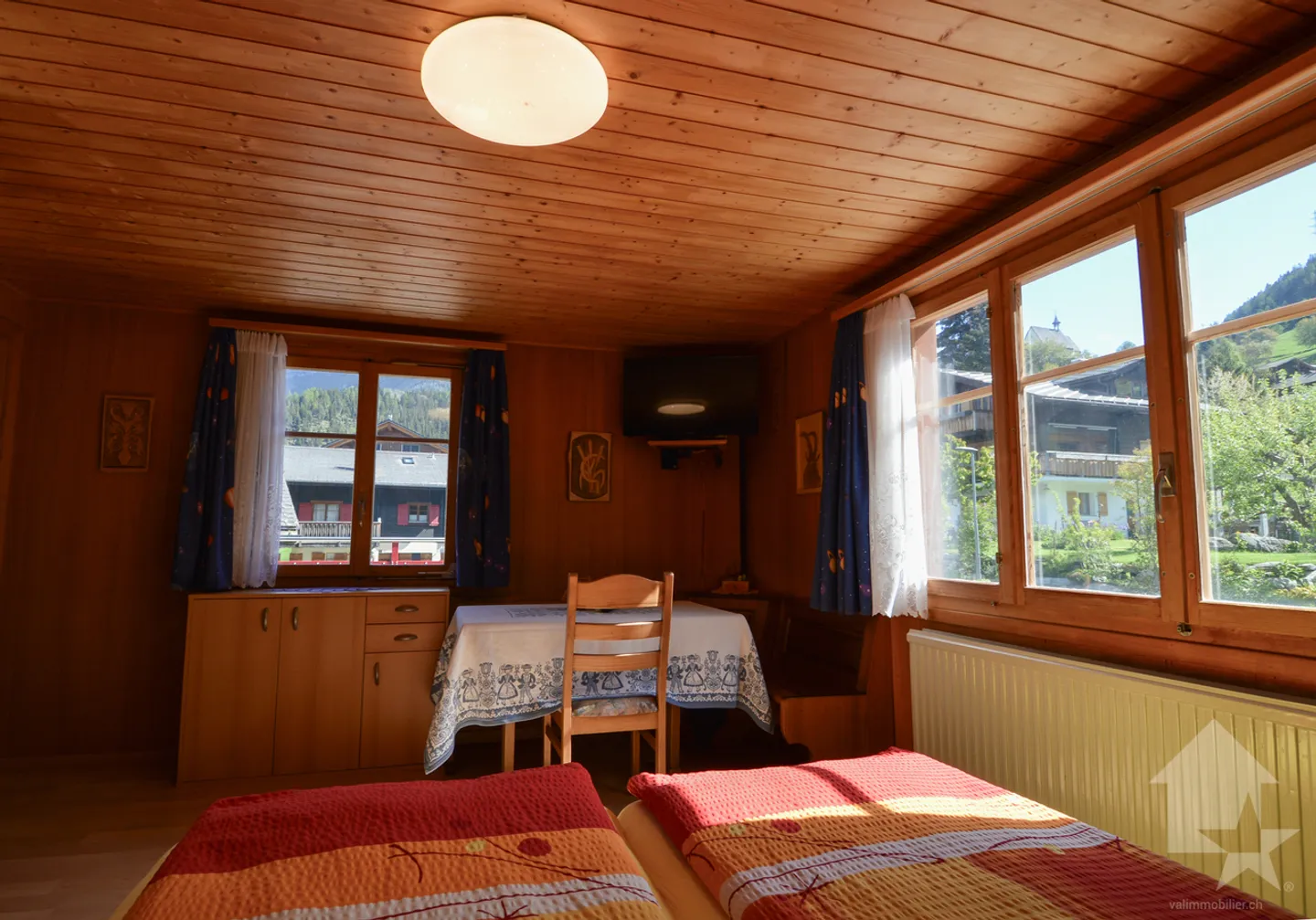 Perfectly maintained residential building for flexible use - Photo 12 of 13