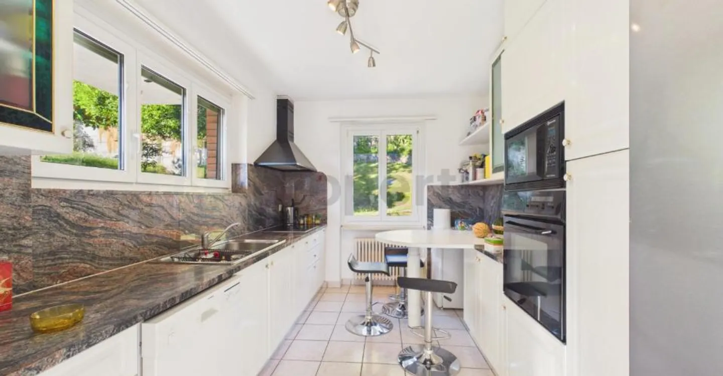 Wohnung mit großer Terrasse, Gemeinschaftspool und Holzofen - Foto 3 von 6