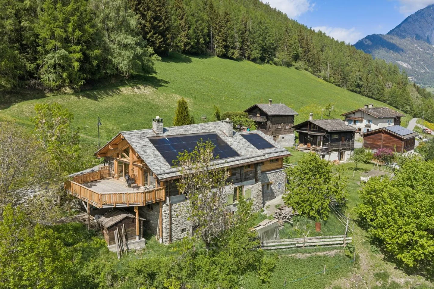 Chalet charmant avec 2 appartements dans un style authentique - Photo 3 sur 13