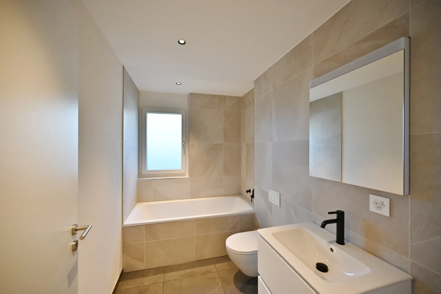 LUXURIÖS, MODERN UND ÄUSSERST KOMFORTABEL - Foto 9 von 10