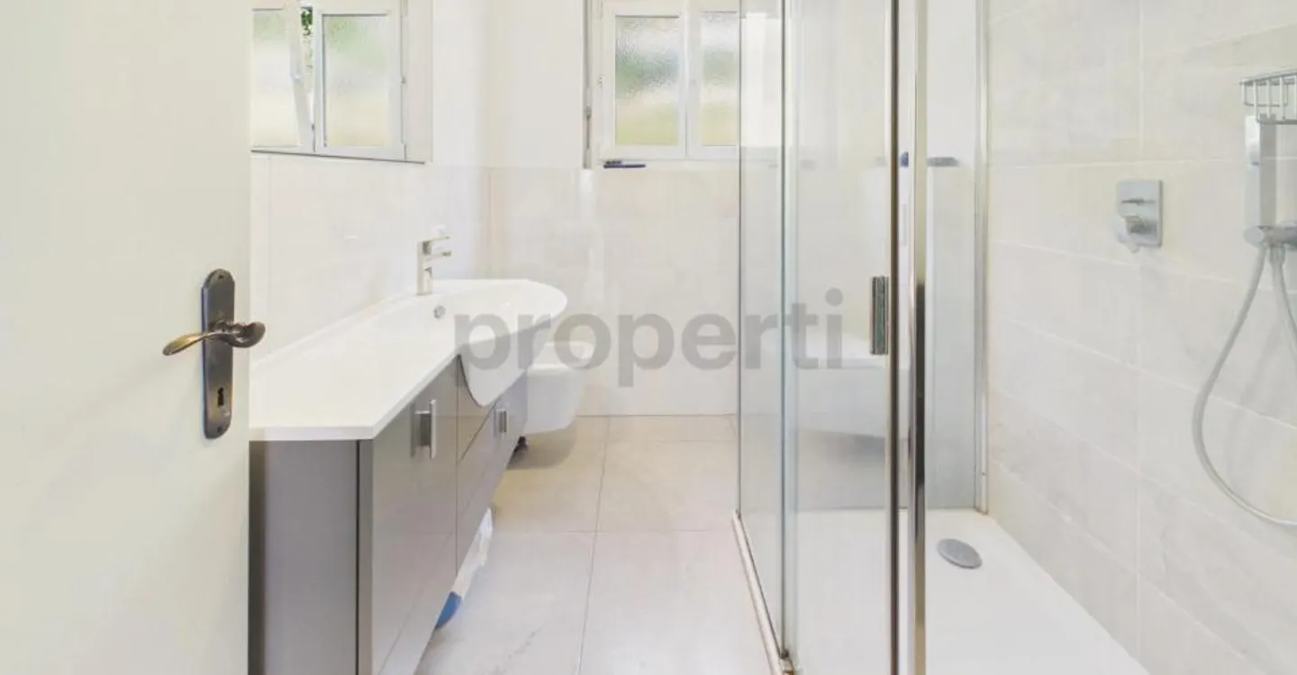 Wohnung mit großer Terrasse, Gemeinschaftspool und Holzofen - Foto 4 von 6