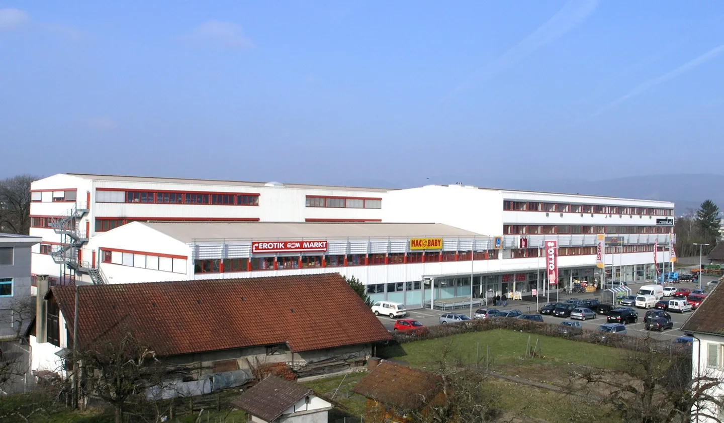 Attractive sales/commercial space for rent - Photo 3 of 5