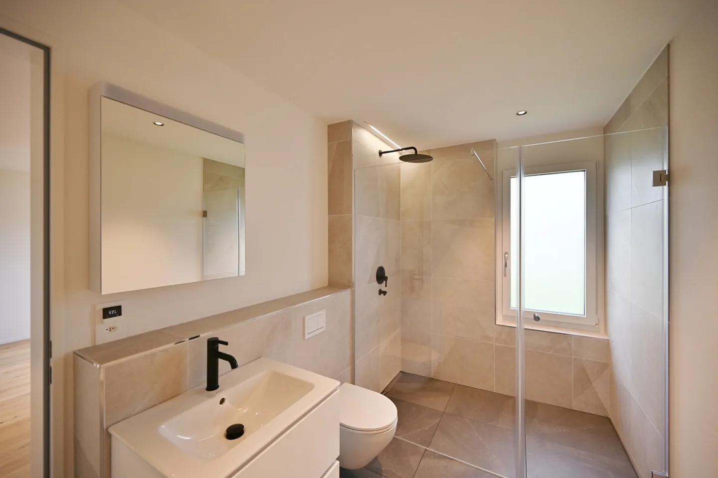 LUXURIÖS, MODERN UND ÄUSSERST KOMFORTABEL - Foto 8 von 10