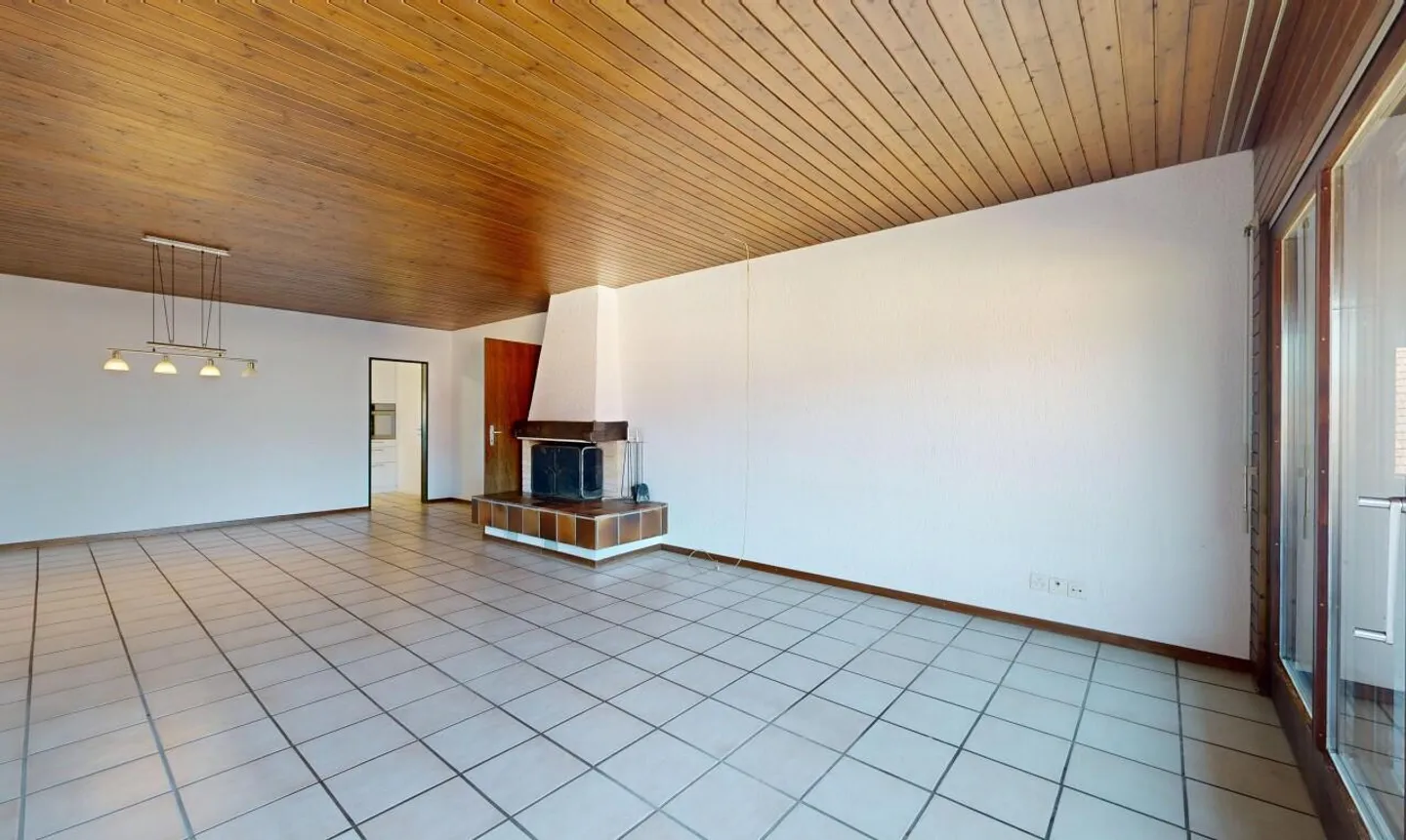 Fascino rurale con grande terreno e vicinanza ai laghi - Foto 7 di 11