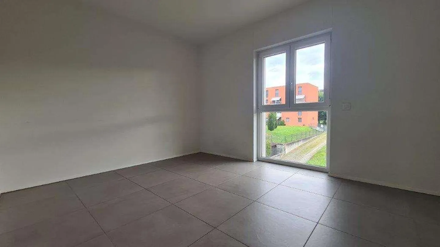 STABIO : GRAND APPARTEMENT PANORAMIQUE ET CALME DE 4.5 CHAMBRES - Photo 9 sur 10
