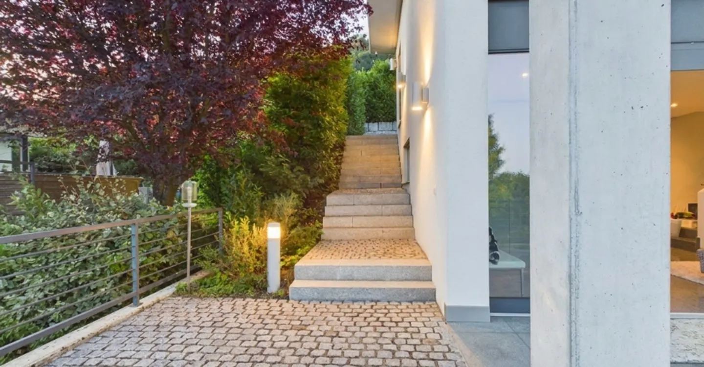 Exklusive Villa mit Hallenbad, Sauna und Garten auf dem exklusiven Wartenberg in Muttenz - Photo 10 sur 12