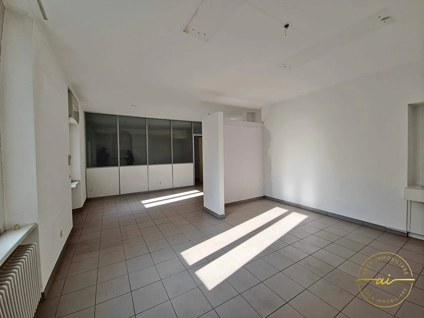 UFFICIO A POCHI PASSI DAL CENTRO DI CHIASSO - Foto 3 di 9