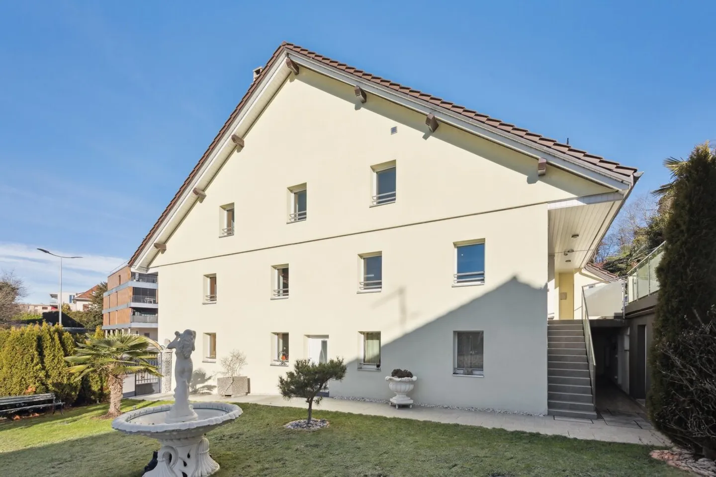 Haus mit 3 Wohnungen - Foto 3 von 13