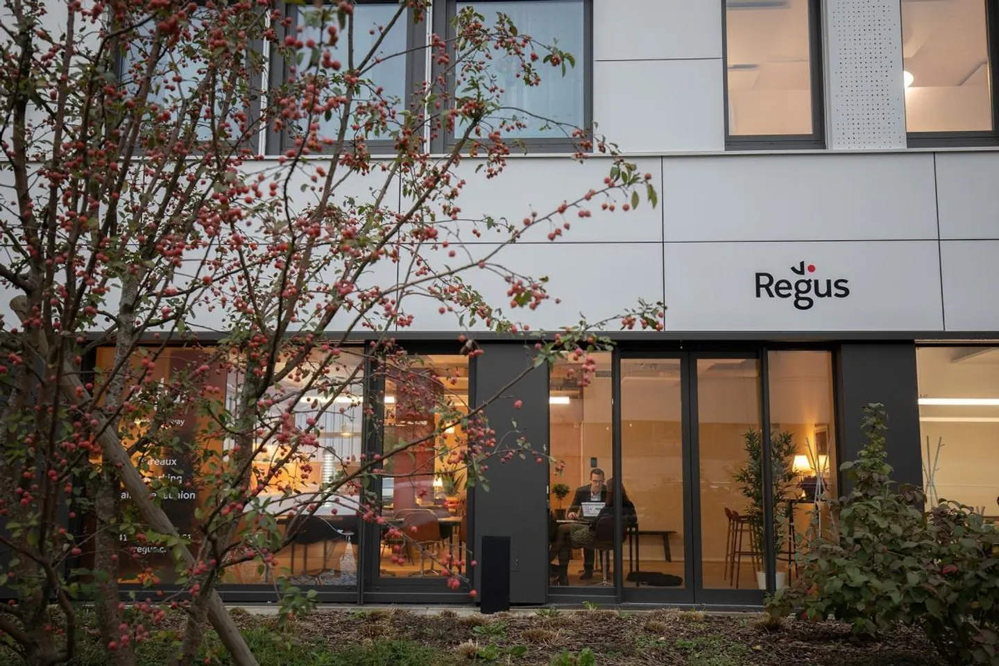 Accesso illimitato agli uffici Regus Airport - Foto 4 di 12