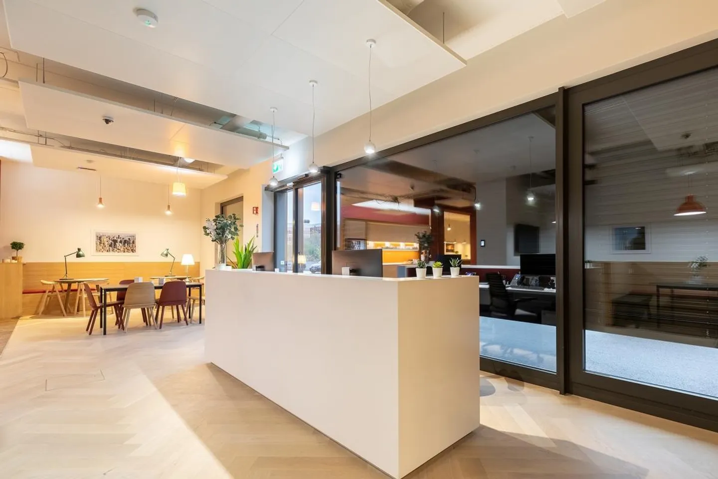 Accesso illimitato agli uffici Regus Airport - Foto 7 di 12