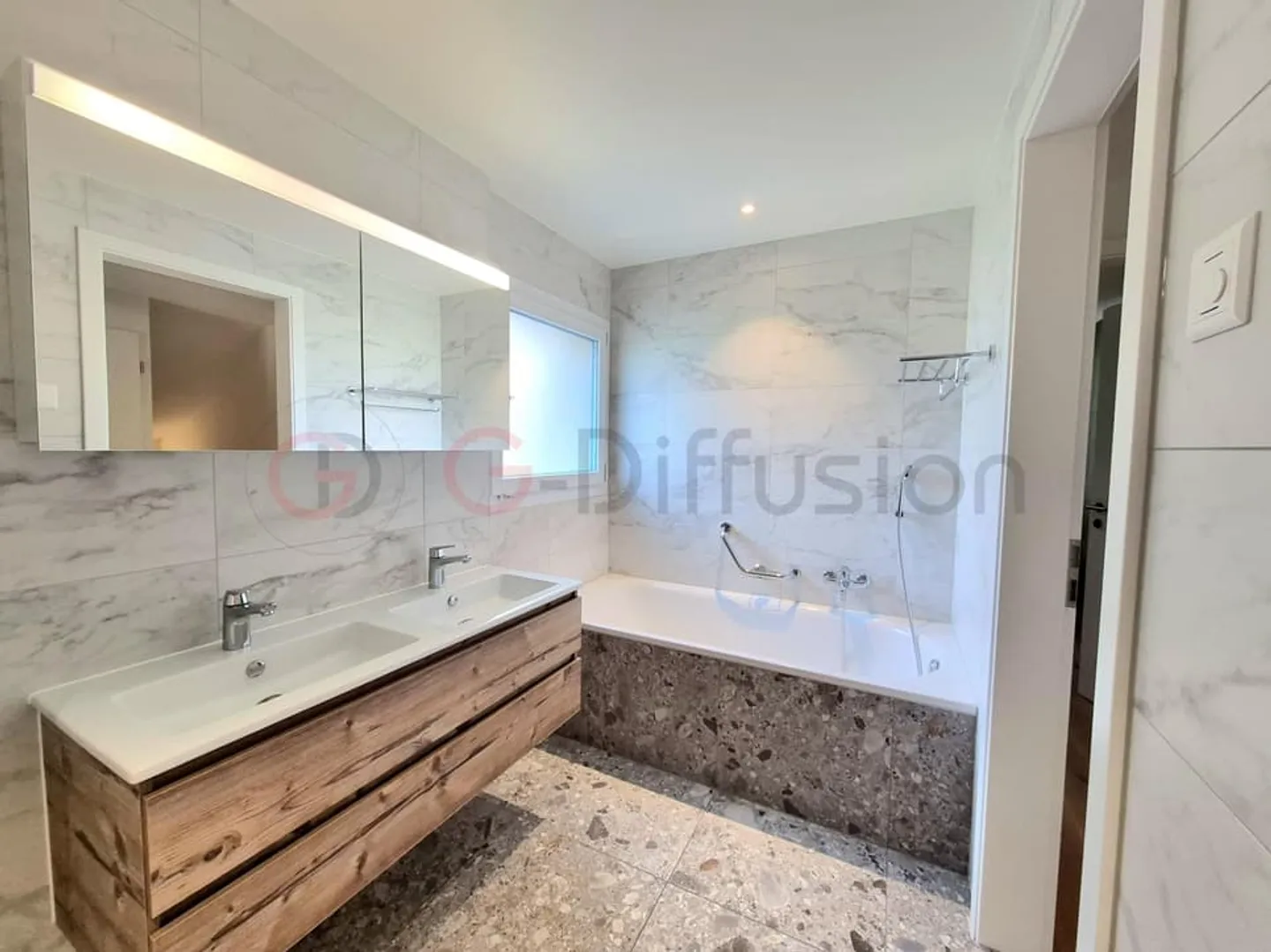 Joli Triplex avec Jardin - Photo 8 sur 11