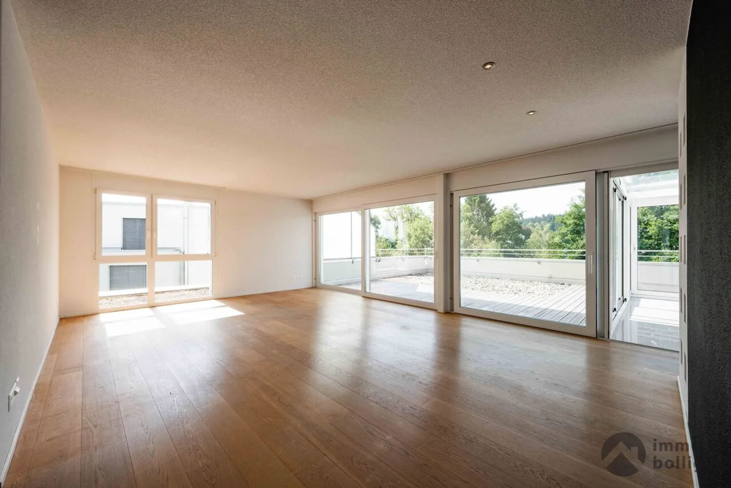 Light and Comfort in Perfect Harmony in the Penthouse - Photo 2 of 13