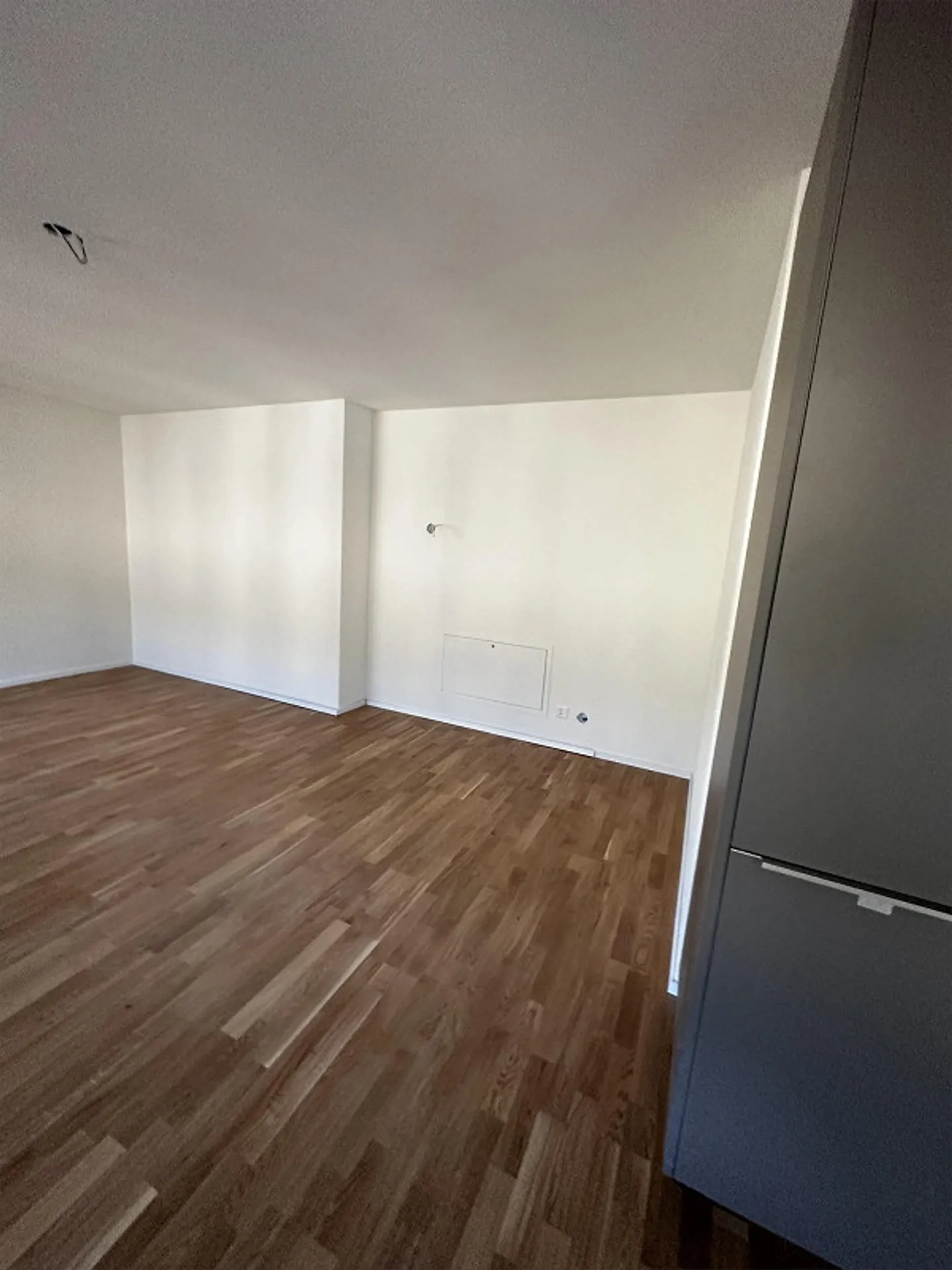 Moderne 1.5-Zimmer-Wohnung in Zug-Riedmatt – ÖV 1 Min, See 10 Min - Foto 2 von 8