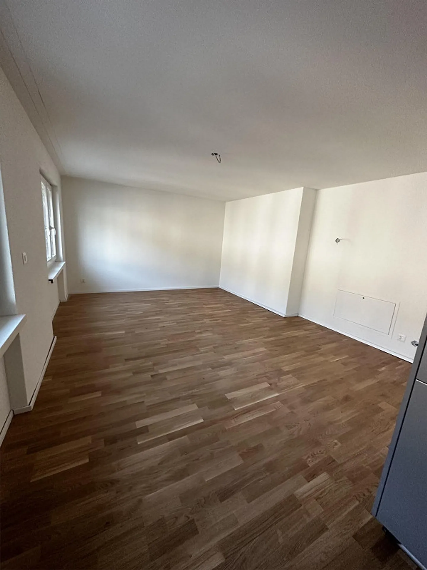 Moderne 1.5-Zimmer-Wohnung in Zug-Riedmatt – ÖV 1 Min, See 10 Min - Foto 1 von 8
