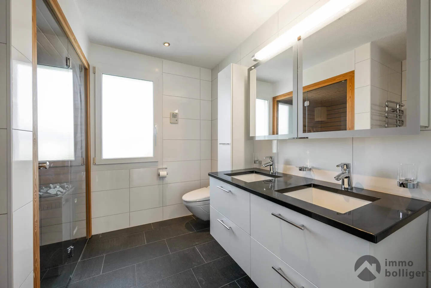 Light and Comfort in Perfect Harmony in the Penthouse - Photo 7 of 13