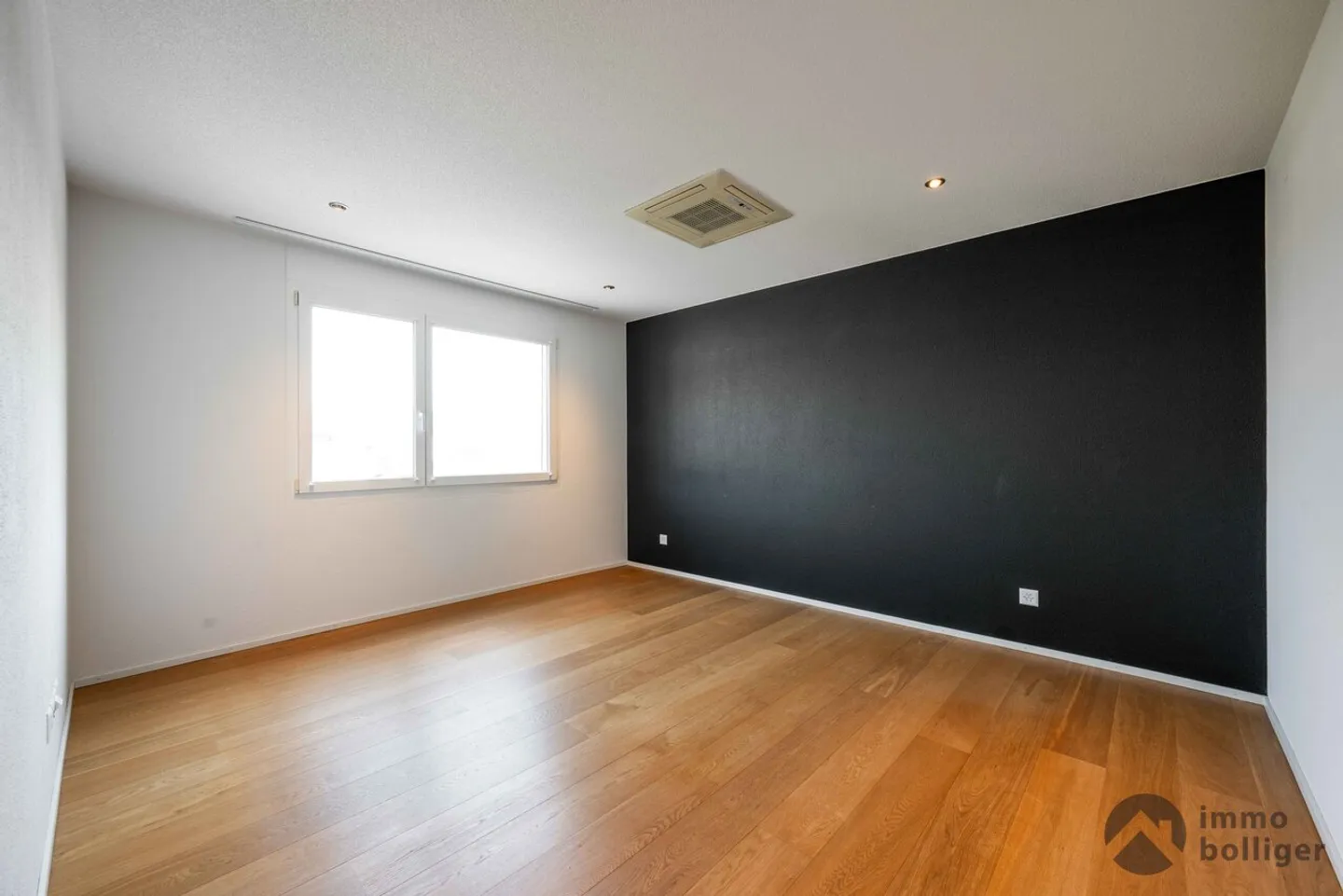 Light and Comfort in Perfect Harmony in the Penthouse - Photo 8 of 13