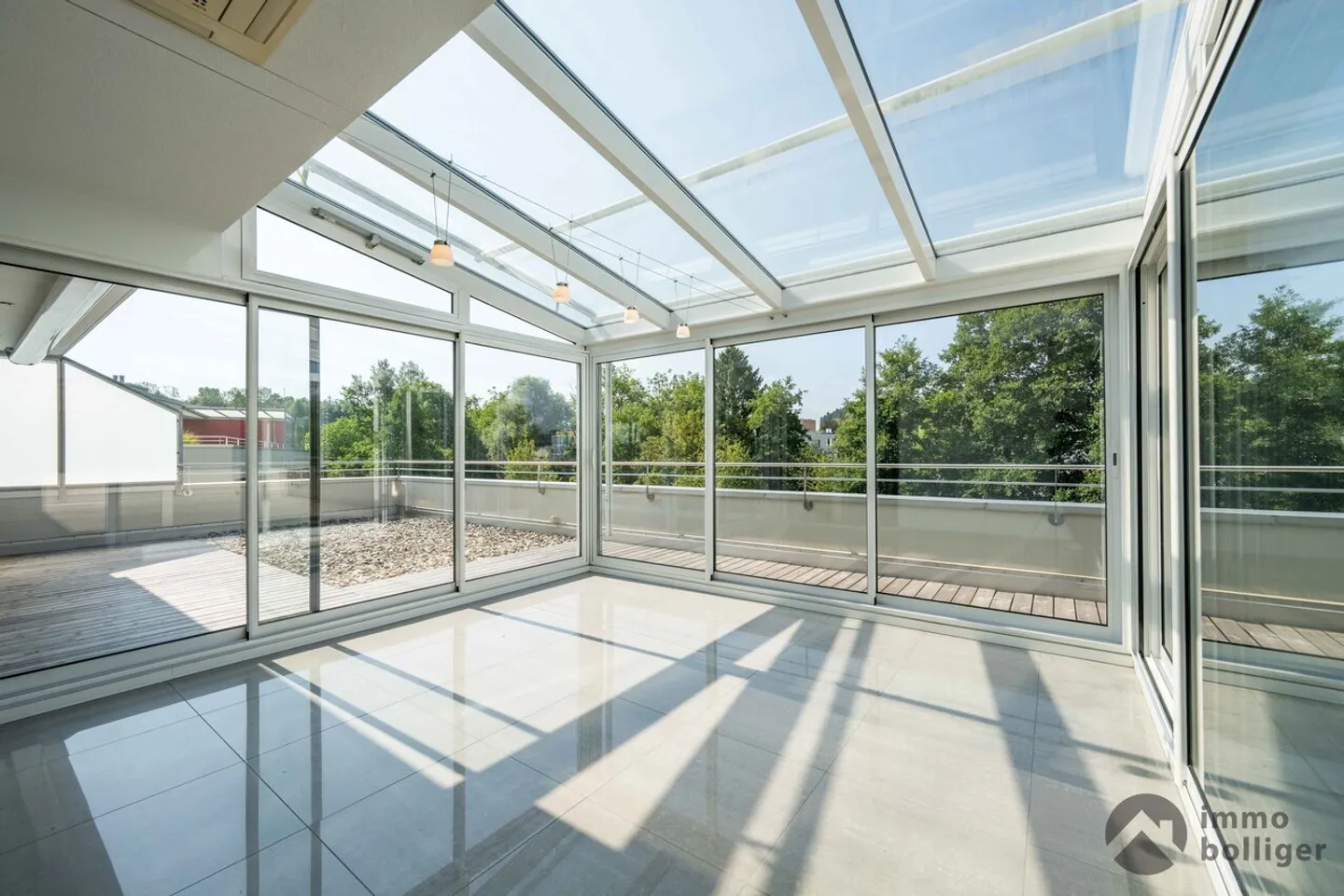 Light and Comfort in Perfect Harmony in the Penthouse - Photo 9 of 13