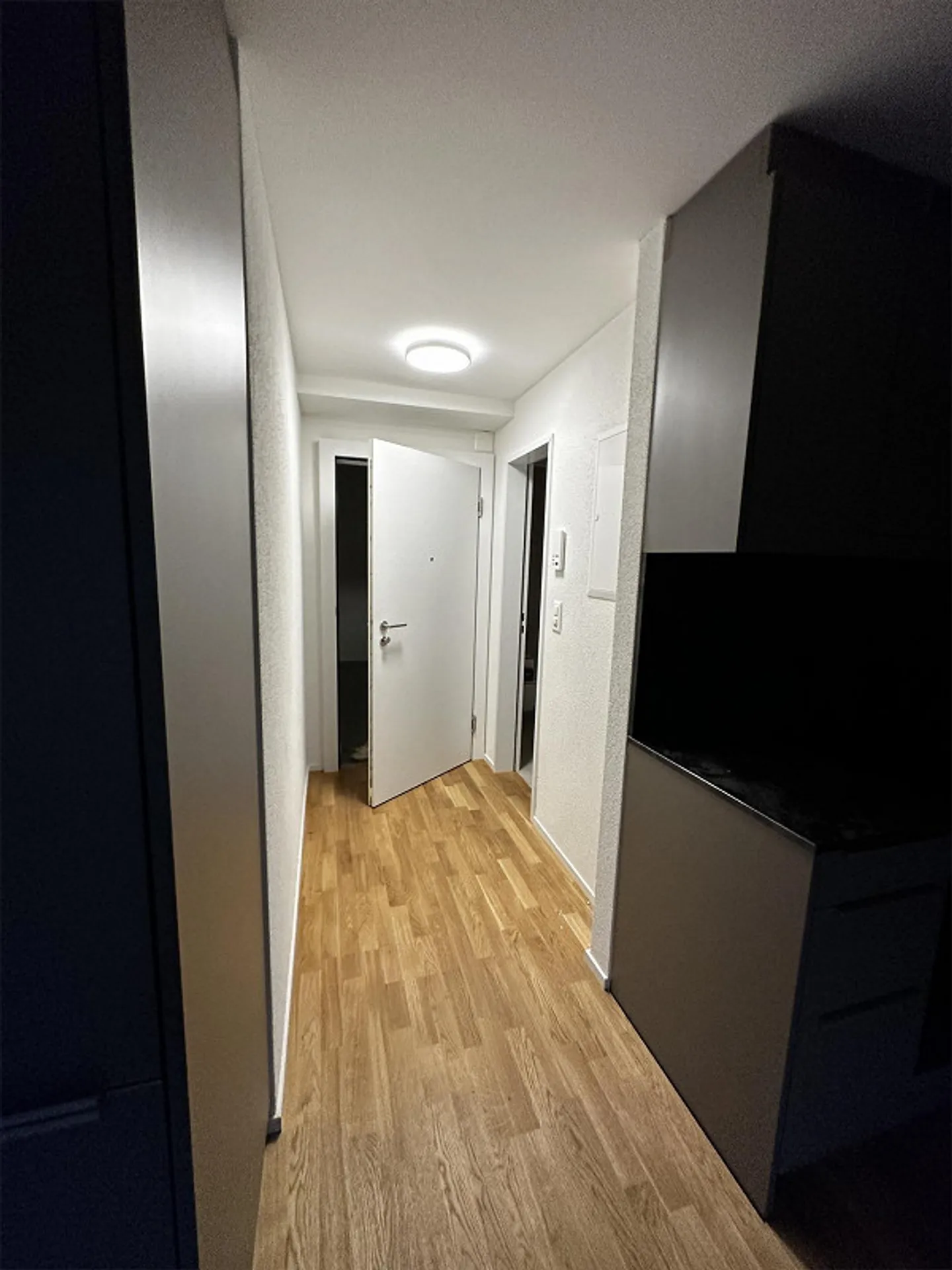 Moderne 1.5-Zimmer-Wohnung in Zug-Riedmatt – ÖV 1 Min, See 10 Min - Foto 7 von 8