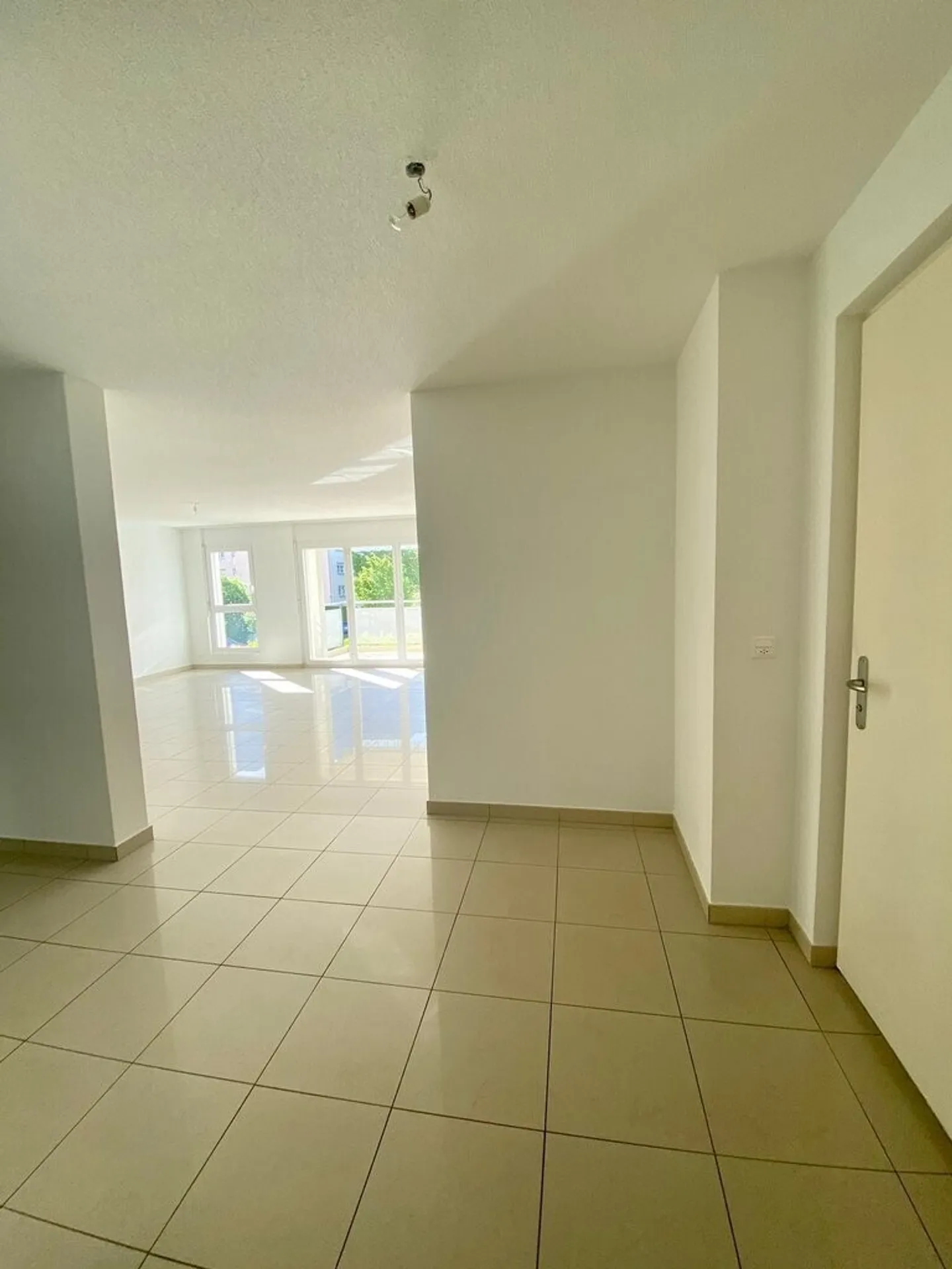 Appartement Charmant dans Quartier Calme - Photo 2 sur 10
