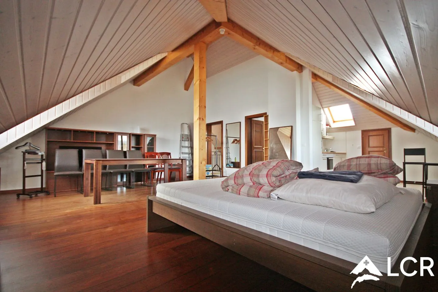 Superbe Studio MEUBLE - COURT TERME / Vue sur le lac - Jardin - Piscine - Photo 5 sur 8