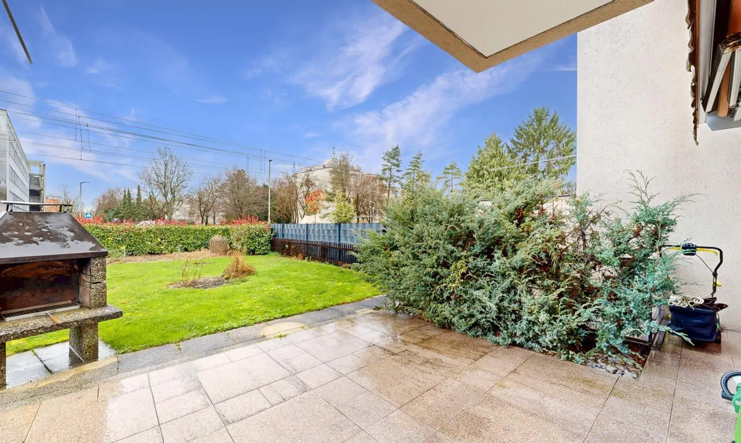 «Eckreihenhaus mit viel Potenzial in zentraler Lage von Ettingen» - Foto 4 von 11